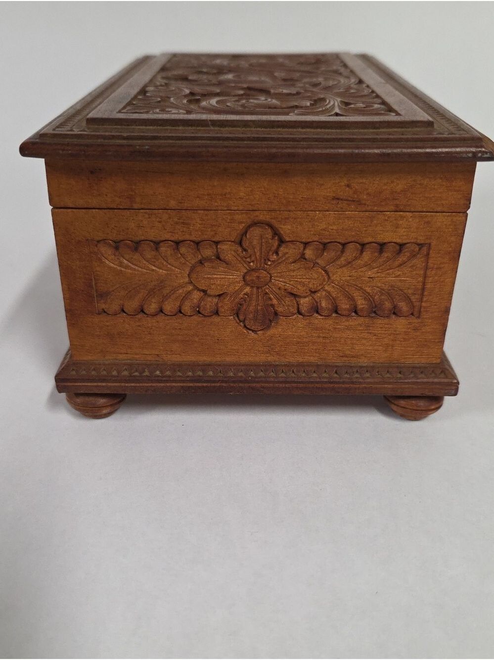 Vintage Ornate Hand-Carved Footed Wood Trinket Jewelry Box - Acanthus Leaf - Picture 4 of 16